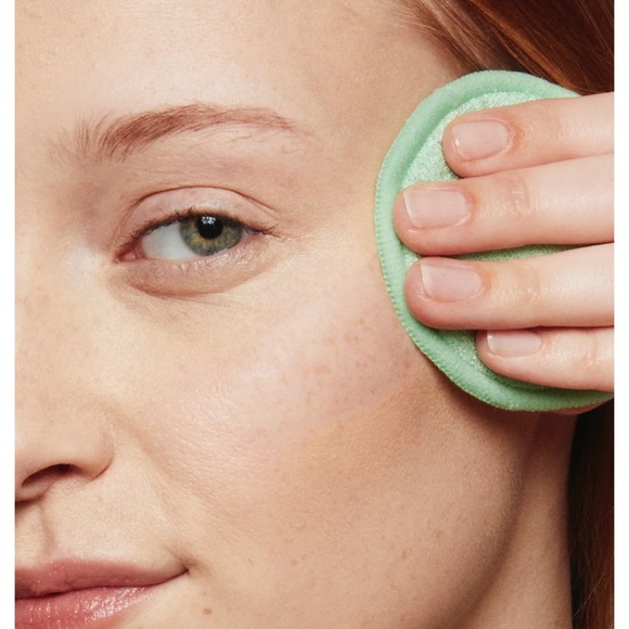 Milk Makeup Hydro Ungrip Makeupup Remover + Cleansing Water - Picture 9 of 10